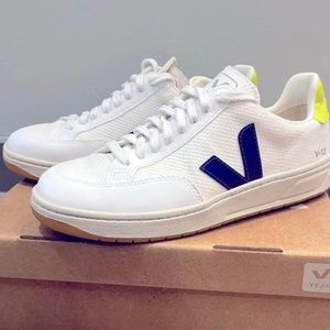 VEJA SNEAKER